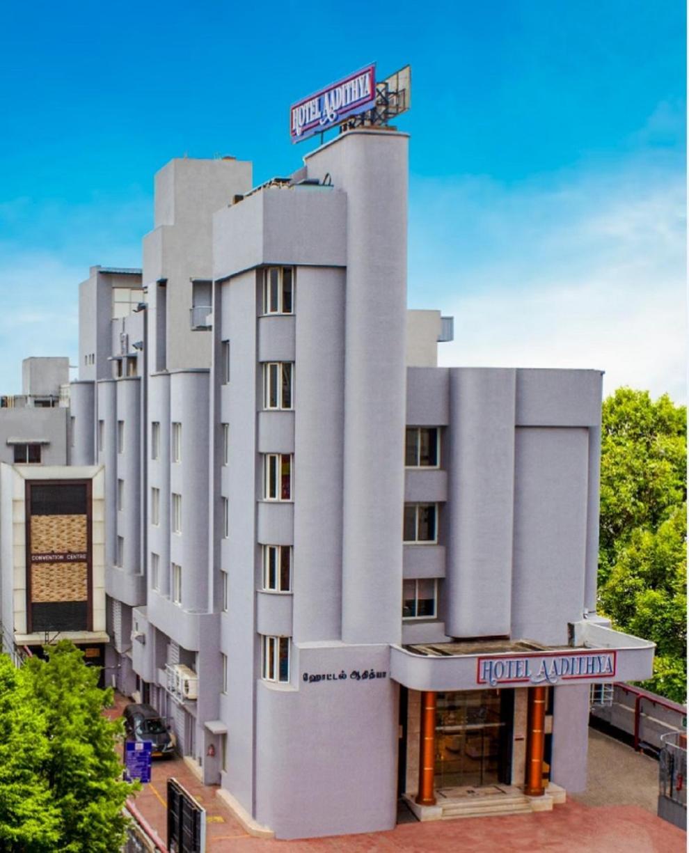 Hotel Aadithya Madrás Exterior foto
